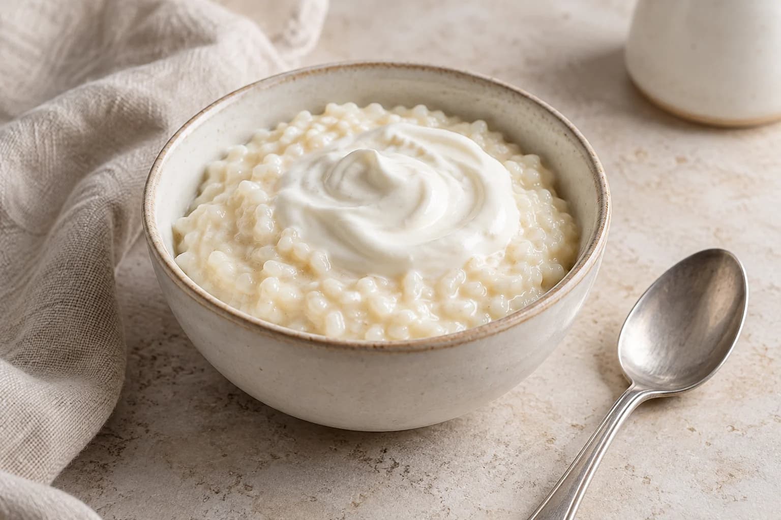 Vanilla rice pudding with Greek yogurt